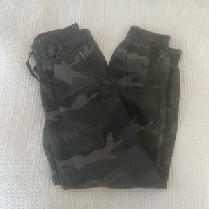 Aritzia TNA camo joggers